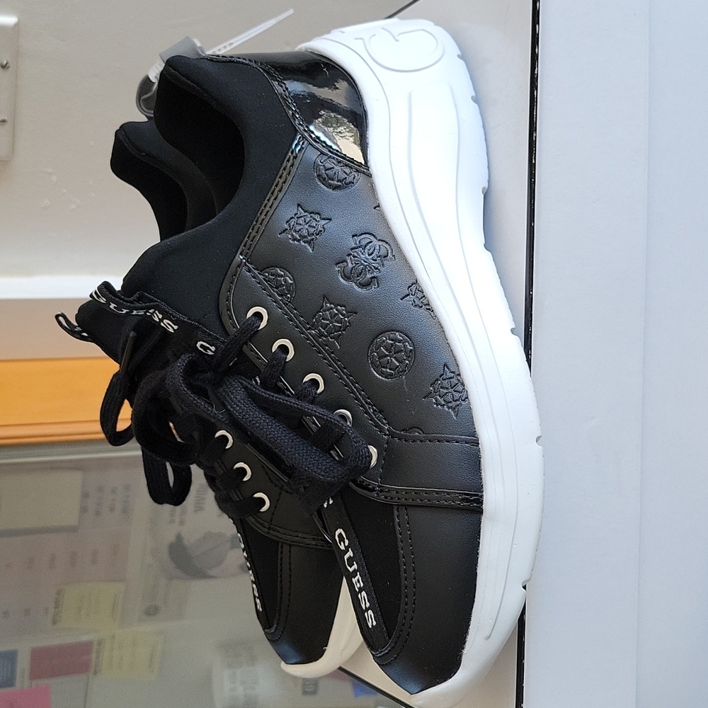 Guess sneakers 👟